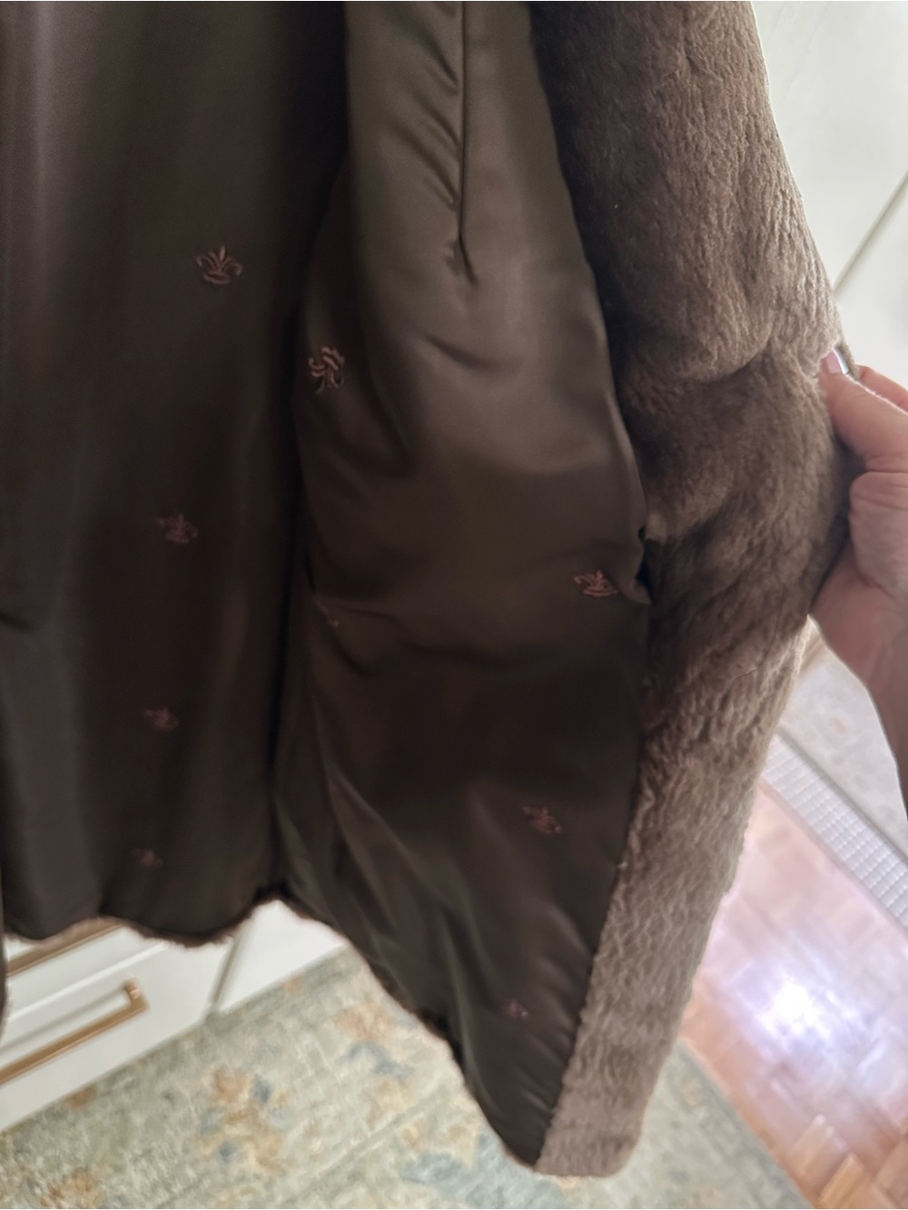Luxurious Sheared Beaver Coat - Picture 4 of 10